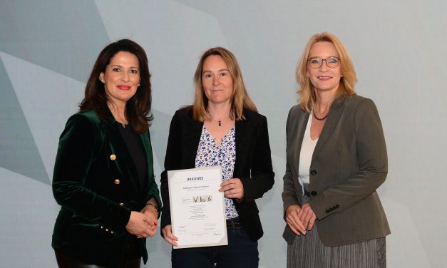 Amberger Congress Centrum erhält Auszeichnung „Barrierefreiheit geprüft“ durch Staatsministerin Michaela Kaniber